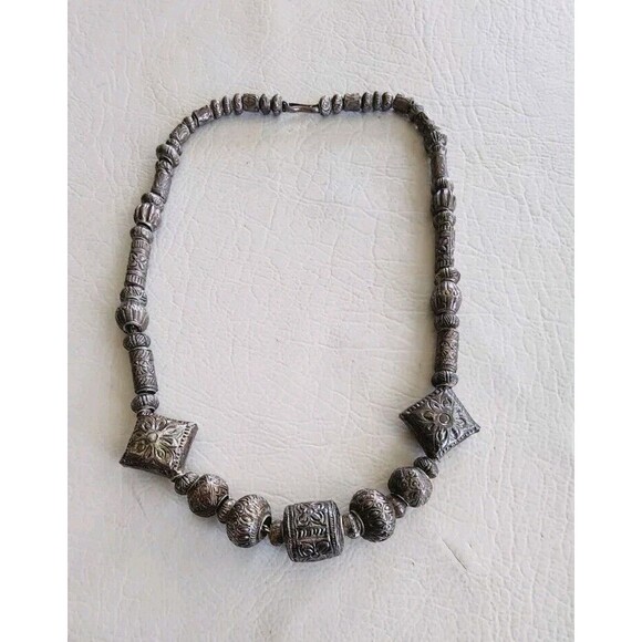VINTAGE THAI TRIBAL STERLING SILVER OVER WAX REPOUSSE BEADED NECKLACE 18" 48g - Picture 2 of 7